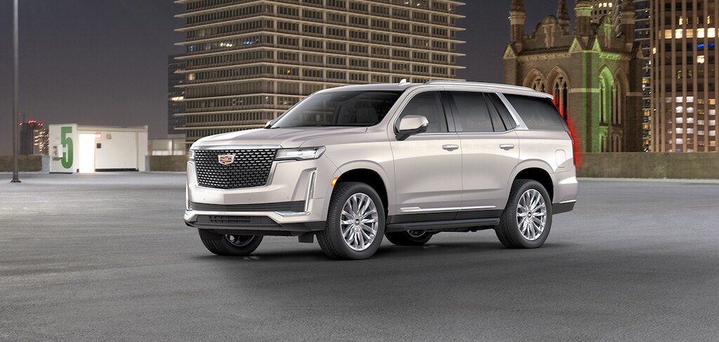 Cadillac Escalade 2021 SUV en color Crystal White Tricoat con rines de 22 pulgadas